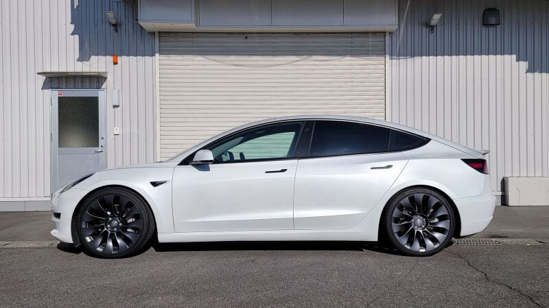 HKS 19-23 Tesla Model 3 RWD Hipermax S Full Kit - 80300-AA001 Photo - Close Up