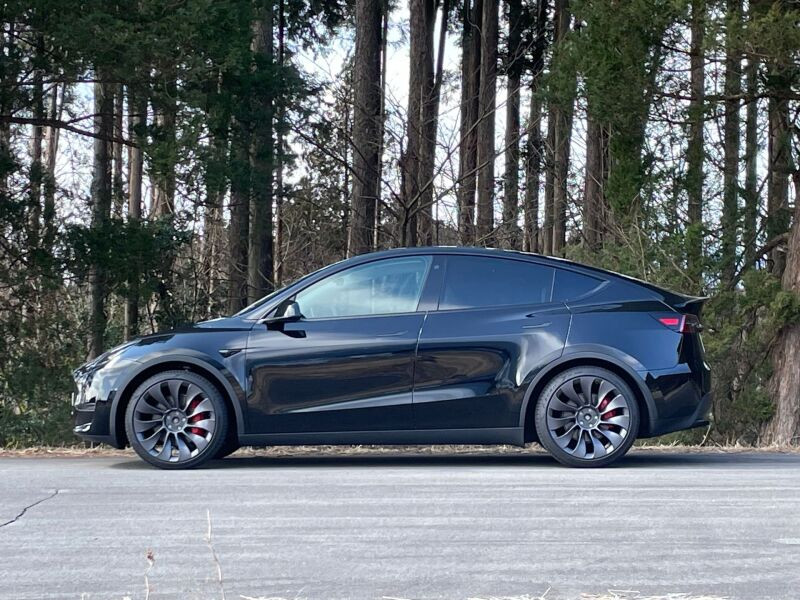 HKS 2022+ Tesla Model Y AWD Hipermax S Full Kit - 80300-AA002 Photo - Close Up