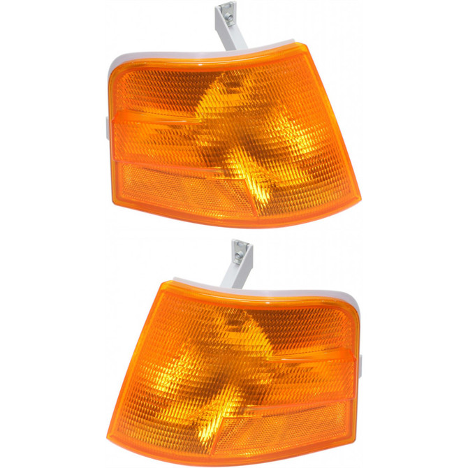 For Volvo VNL / VNM Heavy Duty Truck Turn Signal Light 2000-2011 Driver and Passenger Side Pair / Set | Front | Amber Lens | VO2550106 + VO2551106 | 8080852 + 8080853 (PLX-M0-USA-REPV106912-HD-CL360A71)