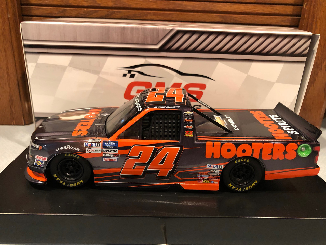 AUTOGRAPHED CHASE ELLIOTT 2020 HOOTERS  SILVERADO TRUCK 1/24 ACTION 