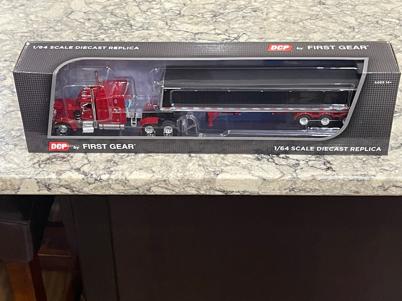 Serbatoi Carburante Rossi Per Peterbilt 359/379/389 In 1:64 - Ricambi DCP Usati