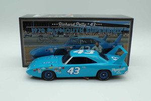 University of Racing 1970 Richard Petty #43 Plymouth Superbird 1/24 University of Racing 1970 Richard Petty #43 Plymouth Superbird 1/24