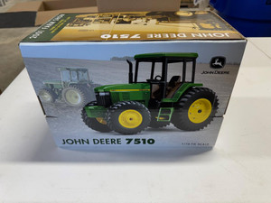 ERTL 2001 Farm Show John Deere 7510 1/16