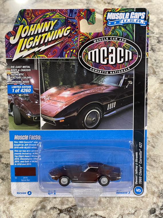 Johnny Lightning Garnet Red 1969 Chevy Corvette 427 1/64