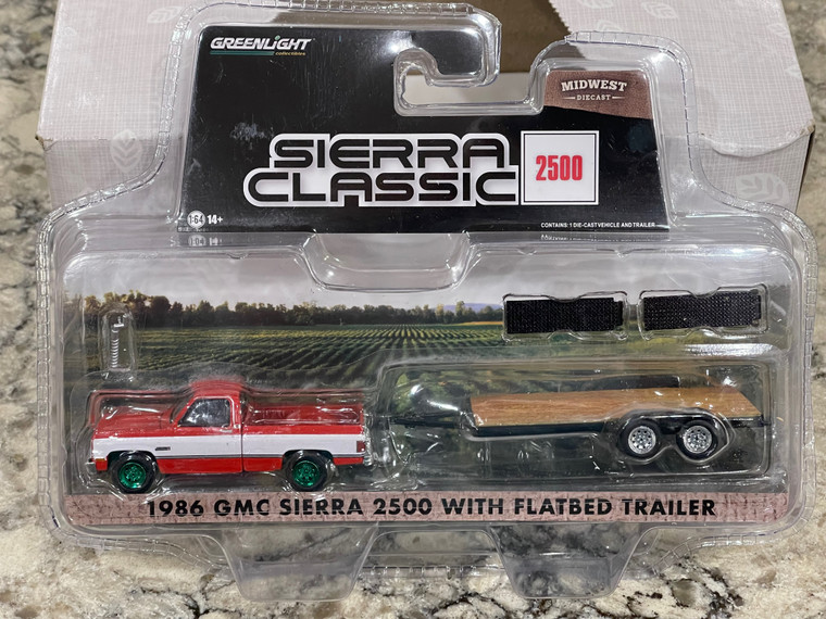 Greenlight 1986 GMC Sierra 2500 Truck with Flatbed Trailer 1/64 GREEN MACHINE