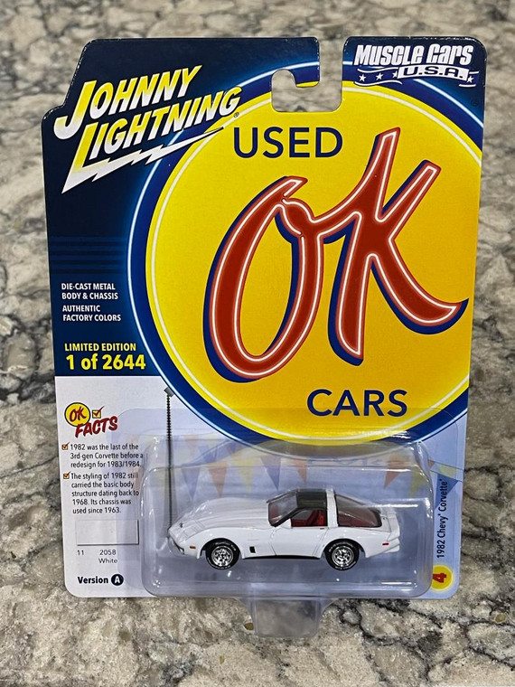 Johnny Lightning White 1982 Chevy Corvette 1/64 JLMC032 A