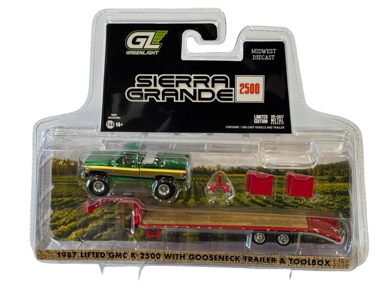 Greenlight GREEN CHROME CHASE 1987 GMC Sierra & Gooseneck Trailer Red/Gold 1/64
