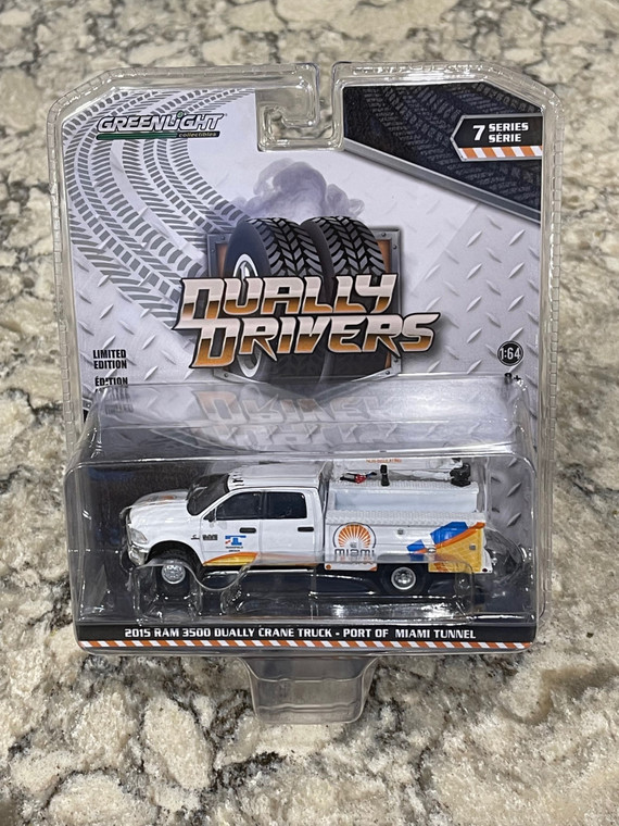Greenlight Dually Drivers 7 2015 RAM 3500 Dually Crane Truck Port of Miami 1/64