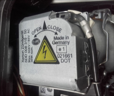 XENON HID HEADLIGHT IGNITOR 5DD008319-50 4E0941471 GENUINE HELLA VW VOLKSWAGEN AUDI