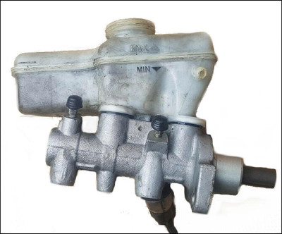 AUDI A3 8L VW VOLKSWAGEN GOLF BORA BEETLE MK4 1J2614019D BRAKE MASTER CYLINDER ESP TYPE WITH 1 SENSOR AND BOTTLE USED