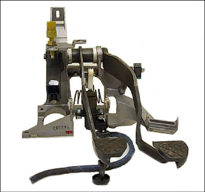 AUDI A4 S4 B5 8D CLUTCH FOOT BRAKE ACCELERATOR PEDAL BOX PEDALBOX PEDAL-BOX MANUAL RHD OEM OE GENUINE AEB 8D2721117B 8D2721316D 8D2721316H 8D2721139C 8D2721139B 8D2721401 8E2721401AA 8D2721506F 8D2721506C