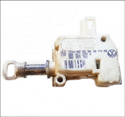 VW VOLKSWAGEN PASSAT SEDAN VARIANT B5 3B REAR TRUNK HATCH TAILGATE LOCK ACTUATOR SERVO SOLENOID THROTTLE ELECTRIC USED OE OEM GENUINE HELLA USED TESTED 3B0862159 3B0862159A 3B0959781 3B0959781B 3B0862247