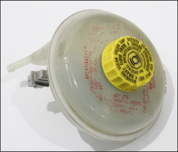 AUDI VW VOLKSWAGEN BRAKE FLUID RESERVOIR USED 8E0611301 PASSAT 80 100 200 A4 S4 RS4 S2 RS2 A6 S6 Allroad Coupe Cabriolet