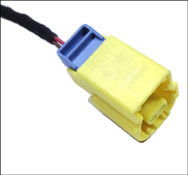 VW VOLKSWAGEN AUDI 8K0973323T PLUG CONNECTOR FEMALE 2-PIN YELLOW VIOLET TAILS SRS AIRBAG CRASH PRESSURE SENSORS USED GENUINE OE OEM ORIGINAL