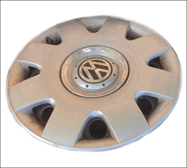 VW  VOLKSWAGEN NEW BEETLE HUBCAP 16" 16 INCH 1C0601147J 1C0601147K  SILVER DOLOMITE GREY CHROME LOGO USED OE OEM GENUINE