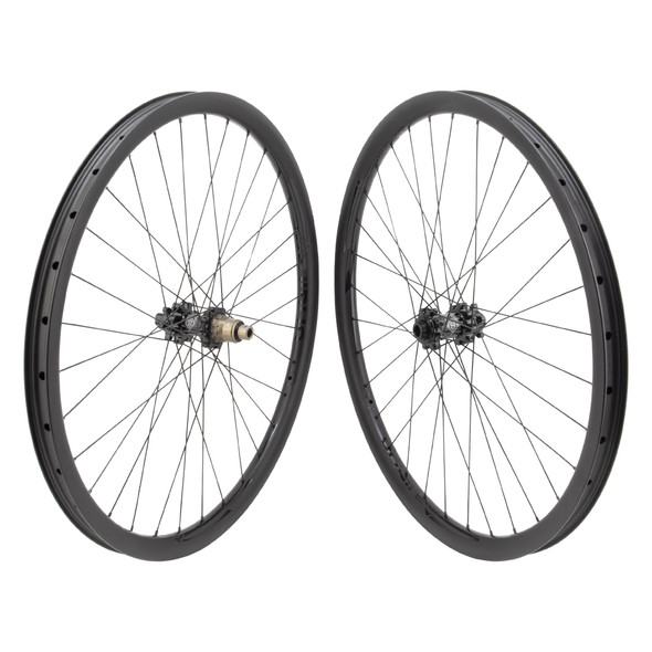 Wheel Master Wheel Pair 27.5 584X27 Or8 Bolt Carbon 29Mmtbls Disc Black 32 Or8 Mt1110 Elite 11Sxd 6B 15Mm 12Mm Sp Seal Black 142Mm Sapim Race 2.0/1.8 Black