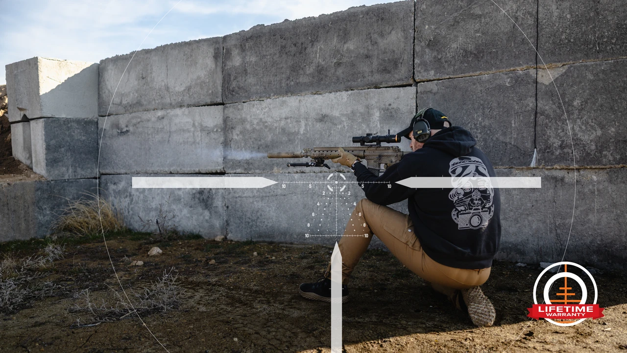 Man using the Horus HoVR 1-8x scope