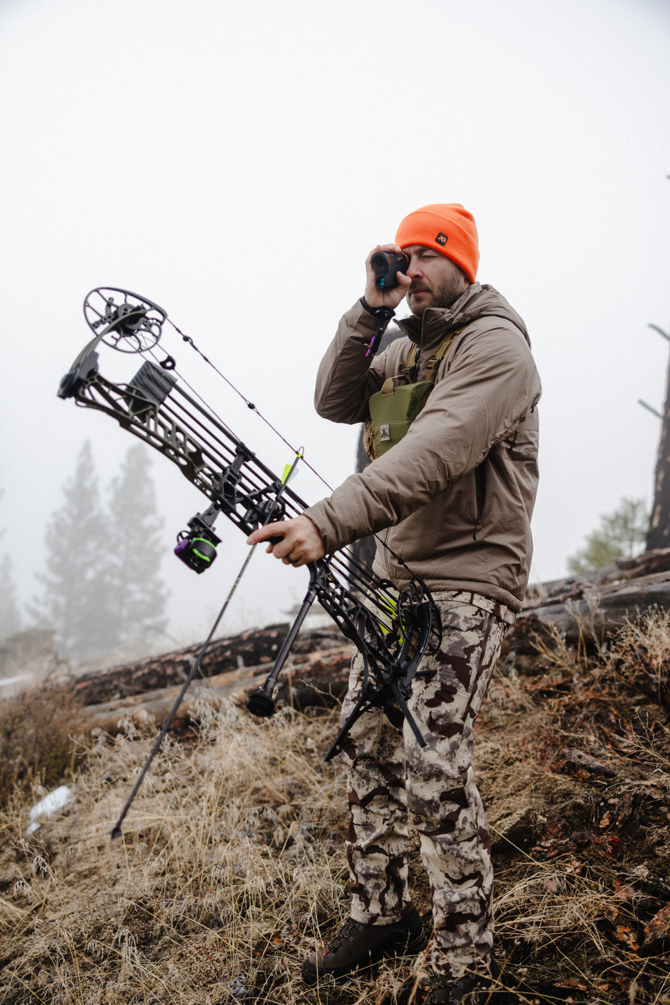 Bowhunter using Horus field gear