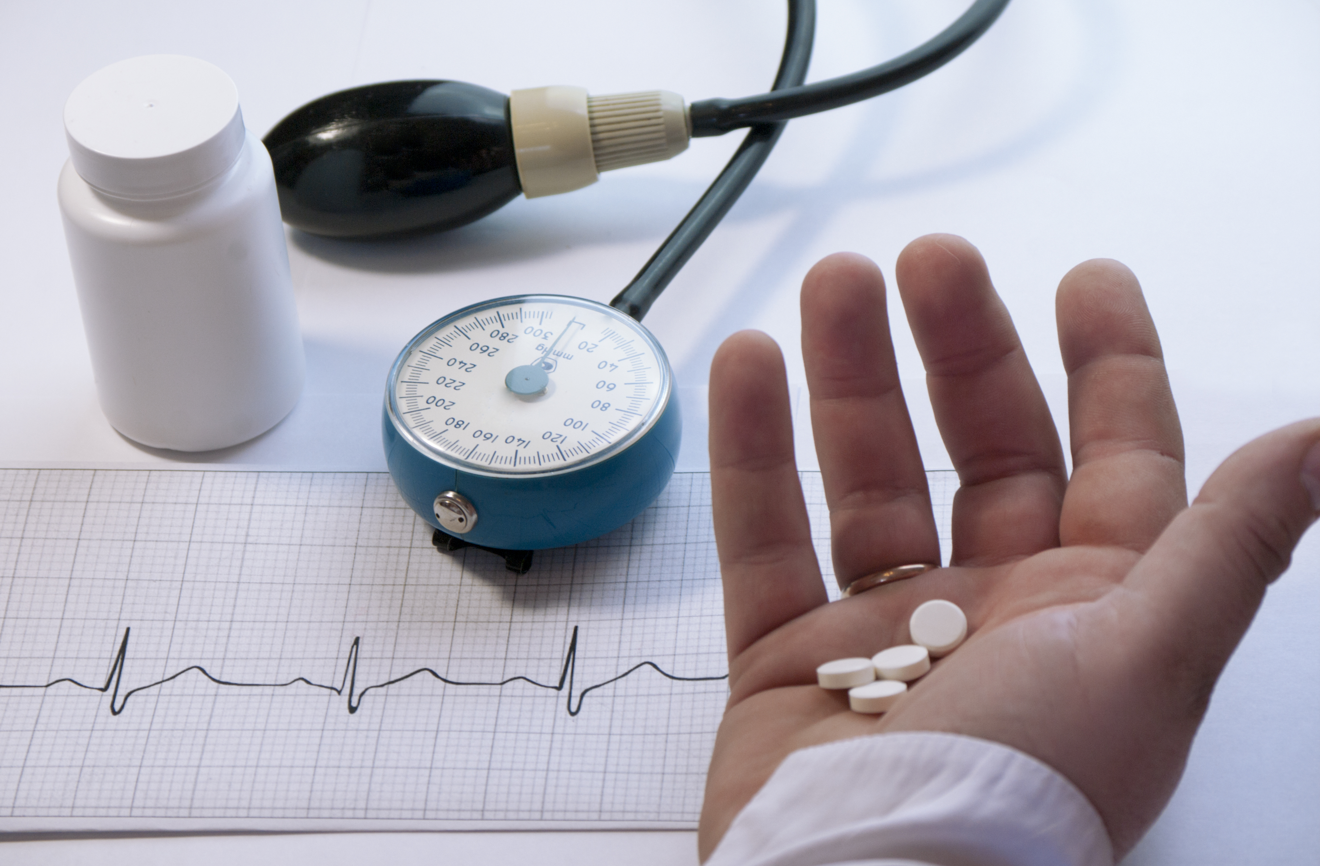 control de parámetro (tensión arterial, glucosa, colesterol) en Farmacia Sabaté en Sant Andreu, Barcelona