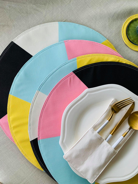 Gift Set Under 1,500 Round Placemat Set