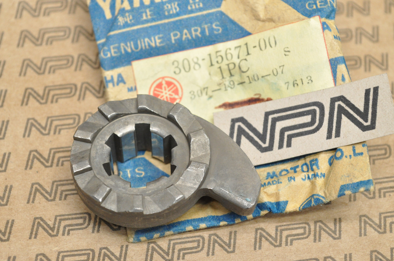 NOS Yamaha DT1 DT2 DT3 RT1 RT2 RT3 YZ250 YZ360 Kick Ratchet Wheel 308-15671-00
