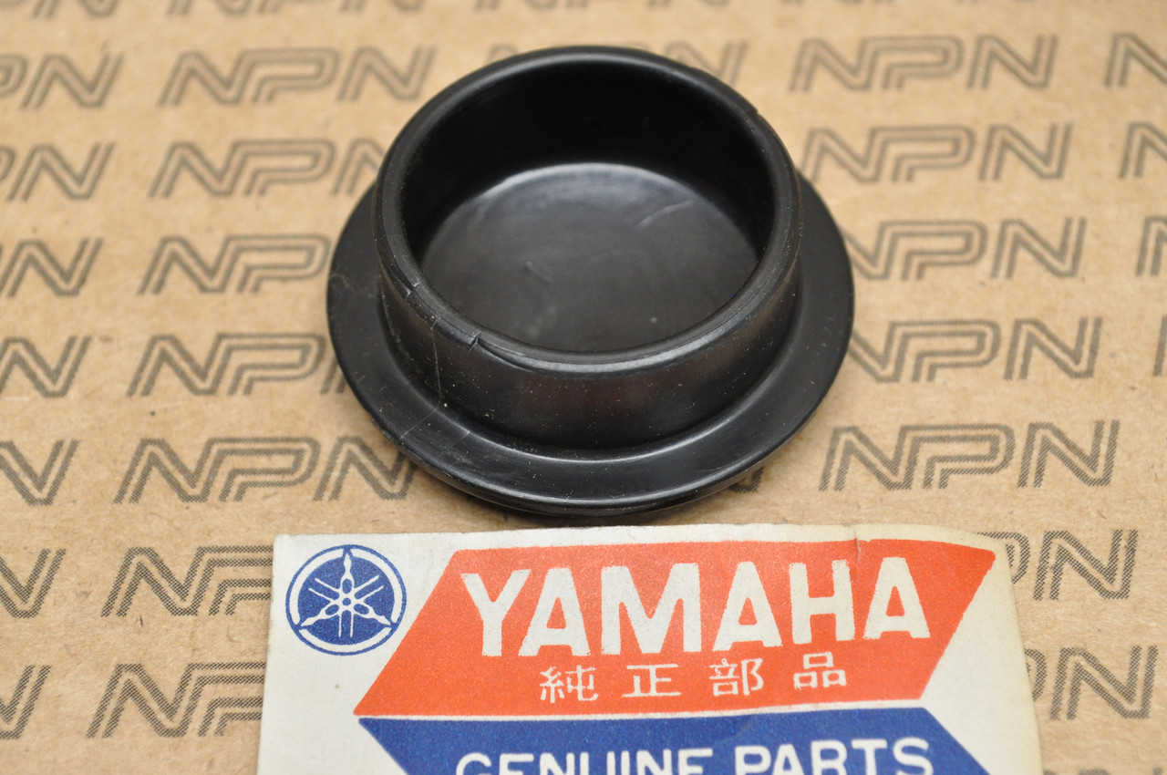 NOS Yamaha XS750 YFB250 YFM200 YFM225 YFM250 YFM350 Swing Arm Plug 90338-34069