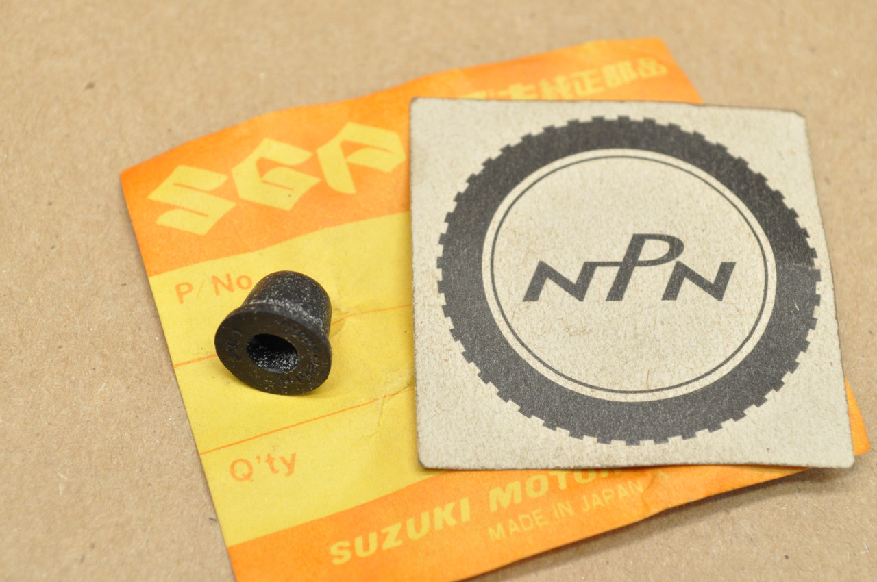 NOS Suzuki GR650 GS1000 GS1100 GS550 GS650 GS750 GS850 LT230 LT250 LTF230 XN85 Brake Bleeder Rubber Cap 52474-60020