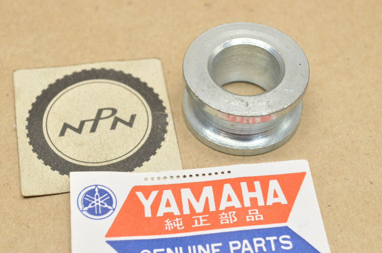 NOS Yamaha DT1 DT400 MX250 RT1 SC500 SR250 TT250 XT350 XT500 Collar 90387-17141