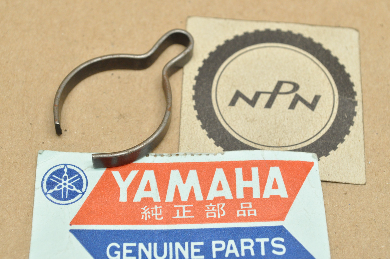 NOS Yamaha MG1 YG1 YJ1 YJ2 Kick Starter Roller Clip 90468-12011