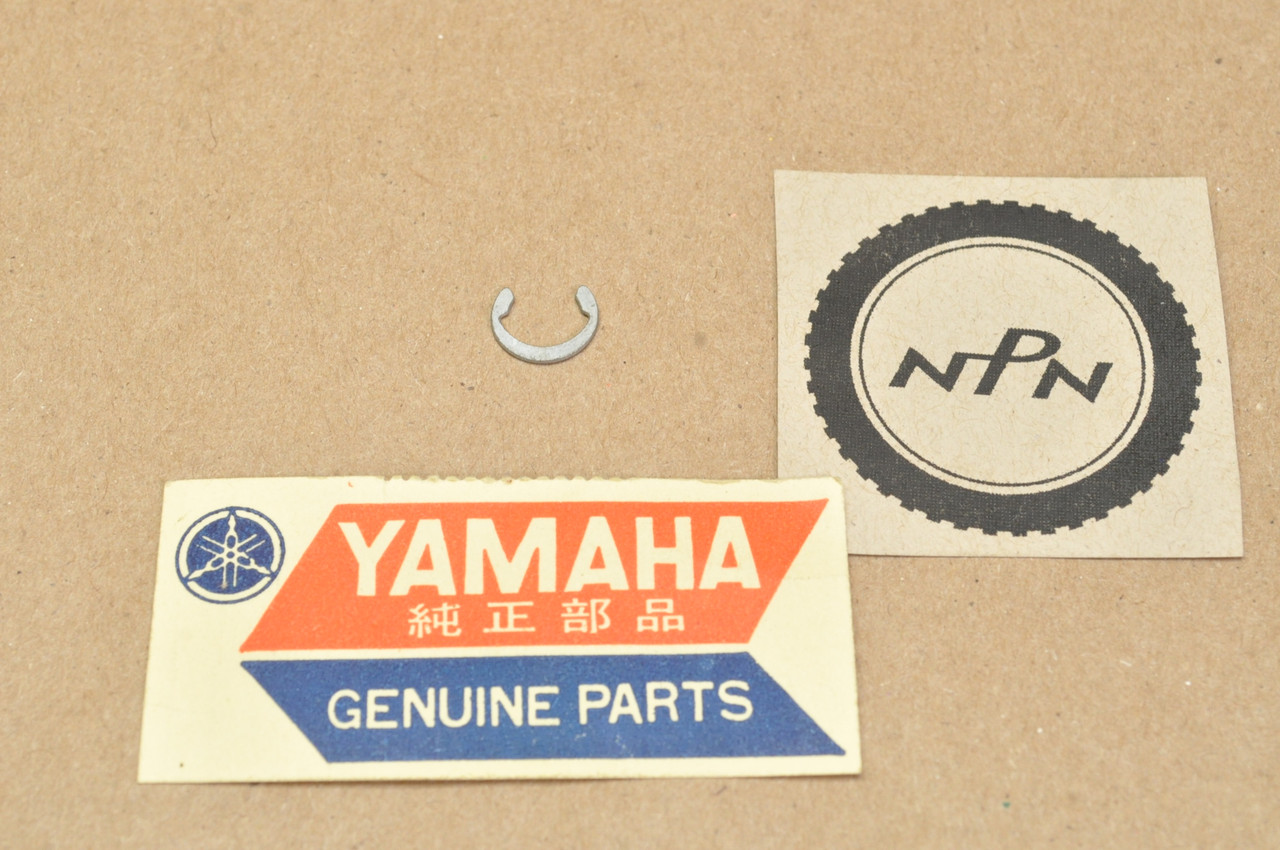 NOS Yamaha GTMX JT1 JT2 R3 TY80 U5 XS1100 XS750 XS850 YDS3 YJ2 YG1 YGS1 YL1 YL2 YM1 Circlip 93440-08001