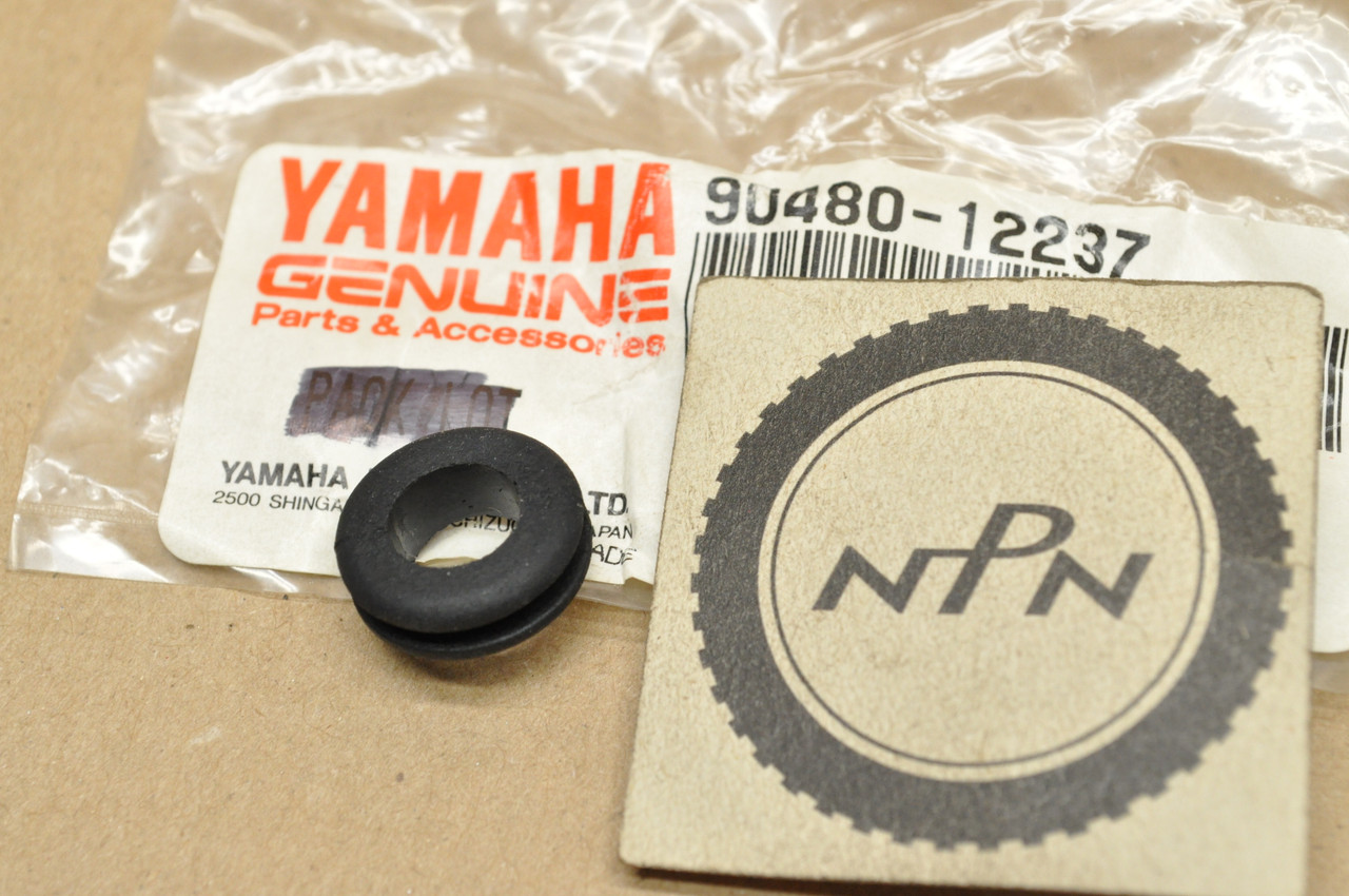 NOS Yamaha CG50 CY50 FZR1000 LC50 MJ50 QT50 SH50 XS360 XS750 XV535 Grommet 90480-12237