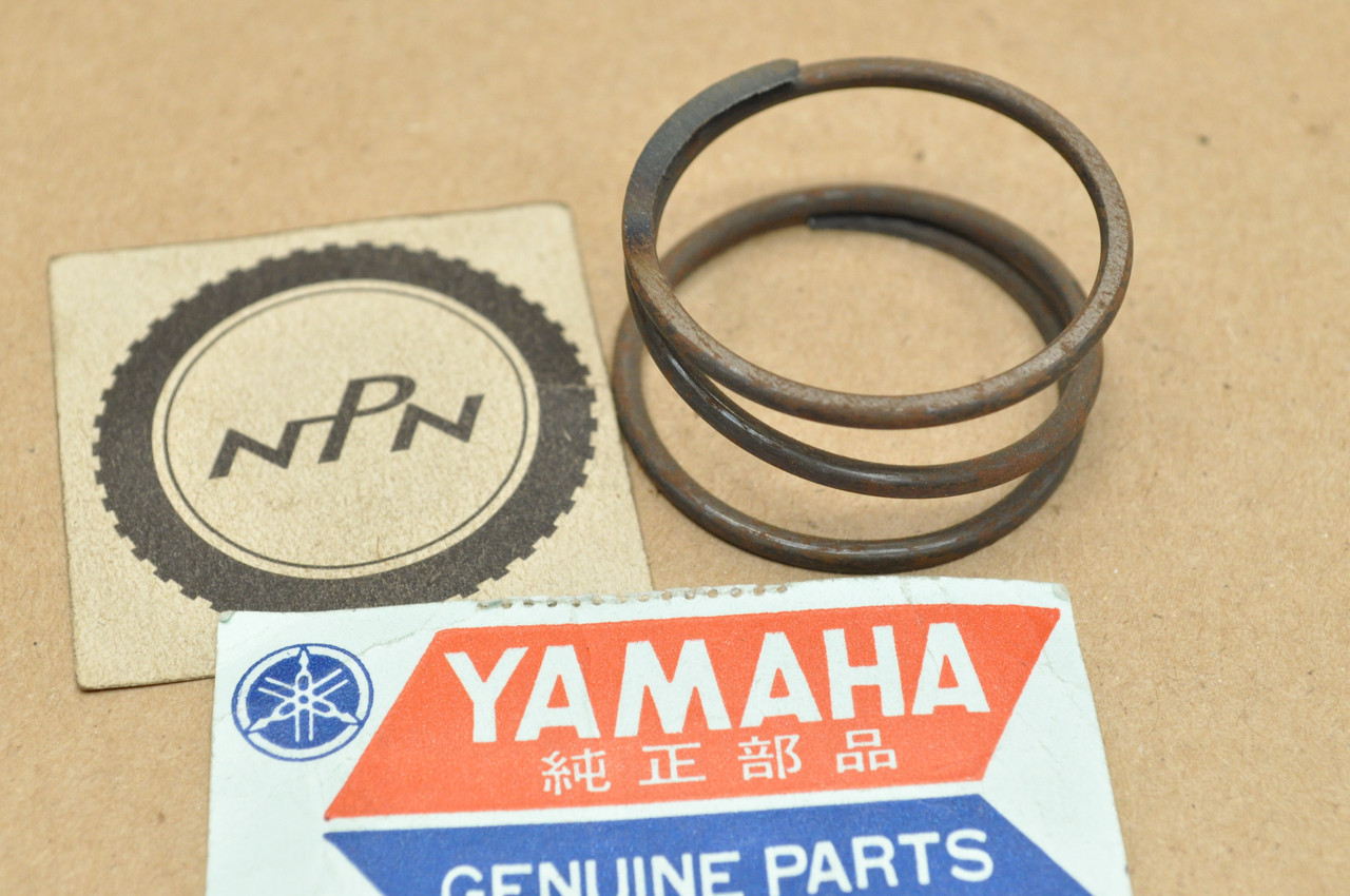 NOS Yamaha DT250 DT400 IT400 MX250 SC500 TT500 TY250 XT500 Starter Spring 90501-23143