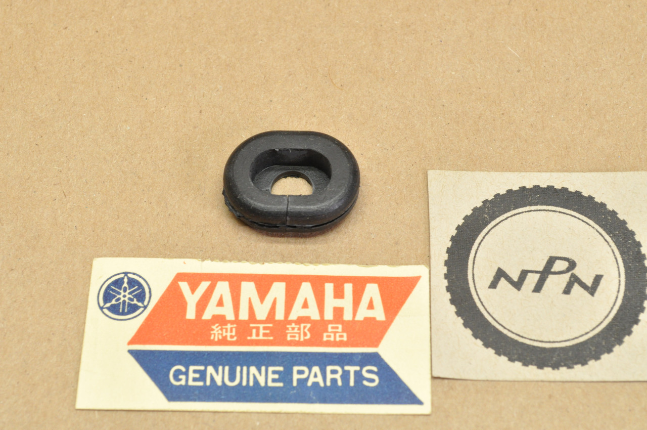 NOS Yamaha DT250 DT360 DT400 FZX700 TX650 XJ650 XJ700 XS500 XS650 Grommet 90480-15061