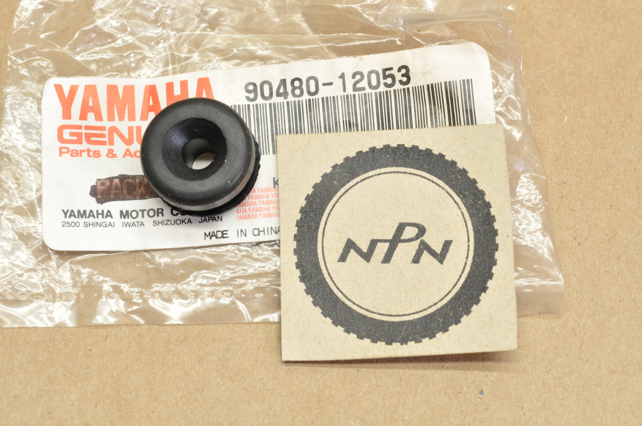 NOS Yamaha IT425 FJ600 DT400 XJ700 XS1100 XS850 RD400 Grommet 90480-12053