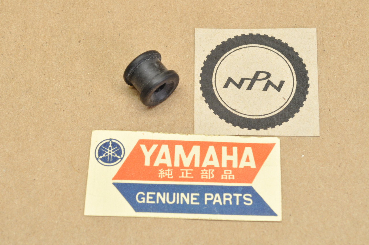NOS Yamaha VMX12 V-Max XJ750 XS400 XZ550 Grommet 90480-12296