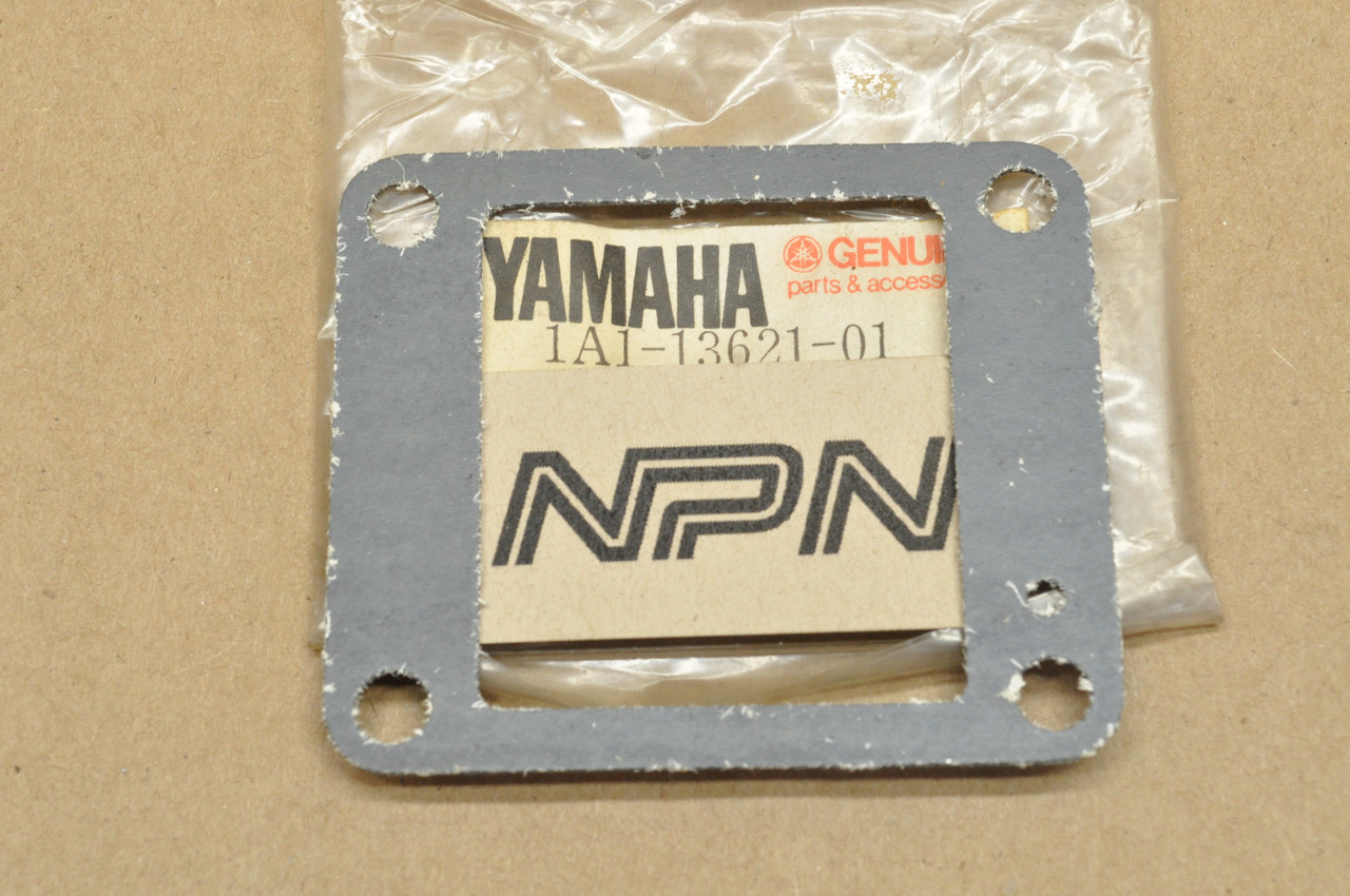 NOS Yamaha 1976-78 RD400 Reed Valve Seat Gasket 1A1-13621-01