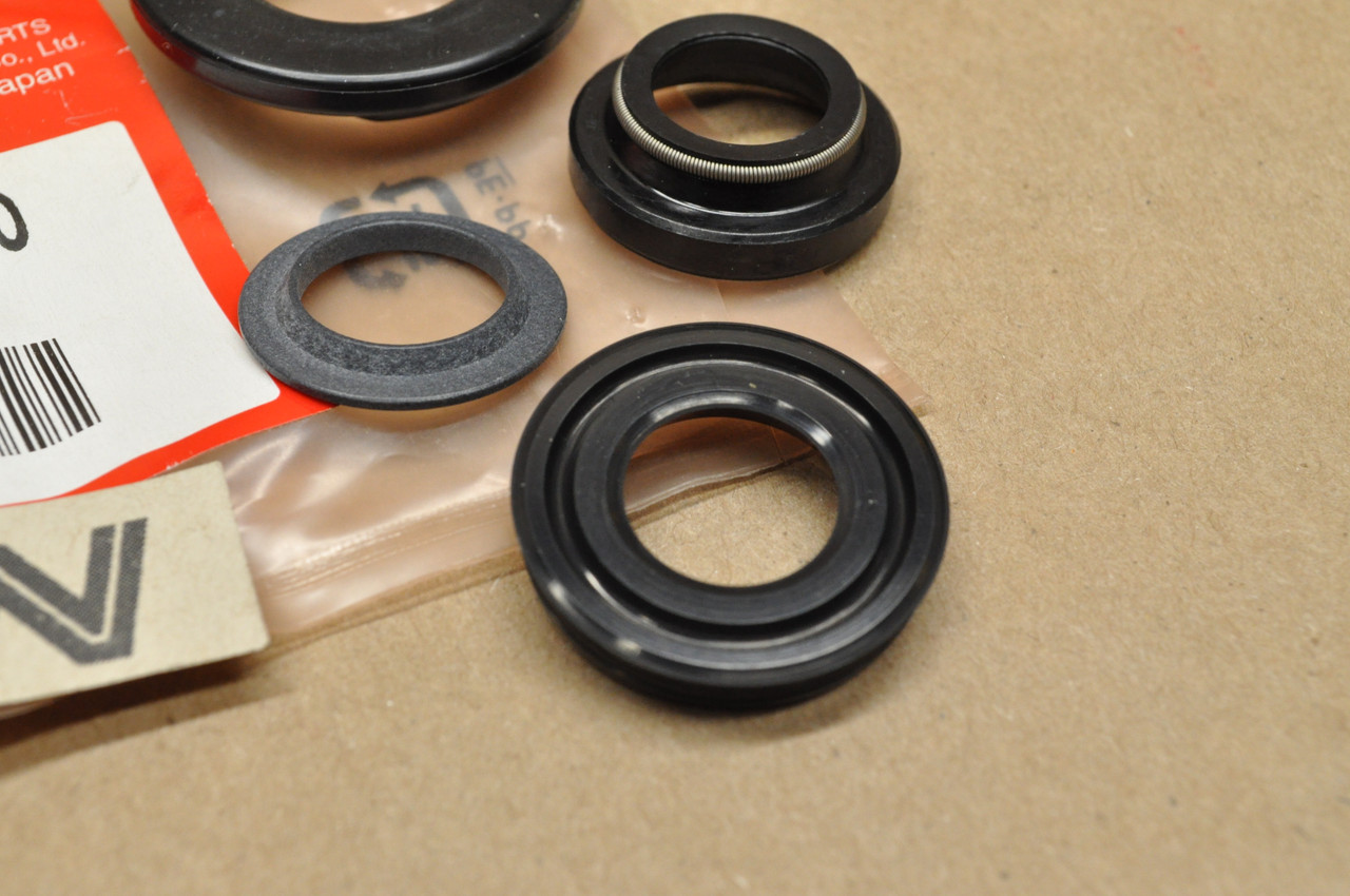NOS Honda CR250 CR500 CR80 XR400 XR600 Shock Absorber Oil Seal Set 52436-MN1-680