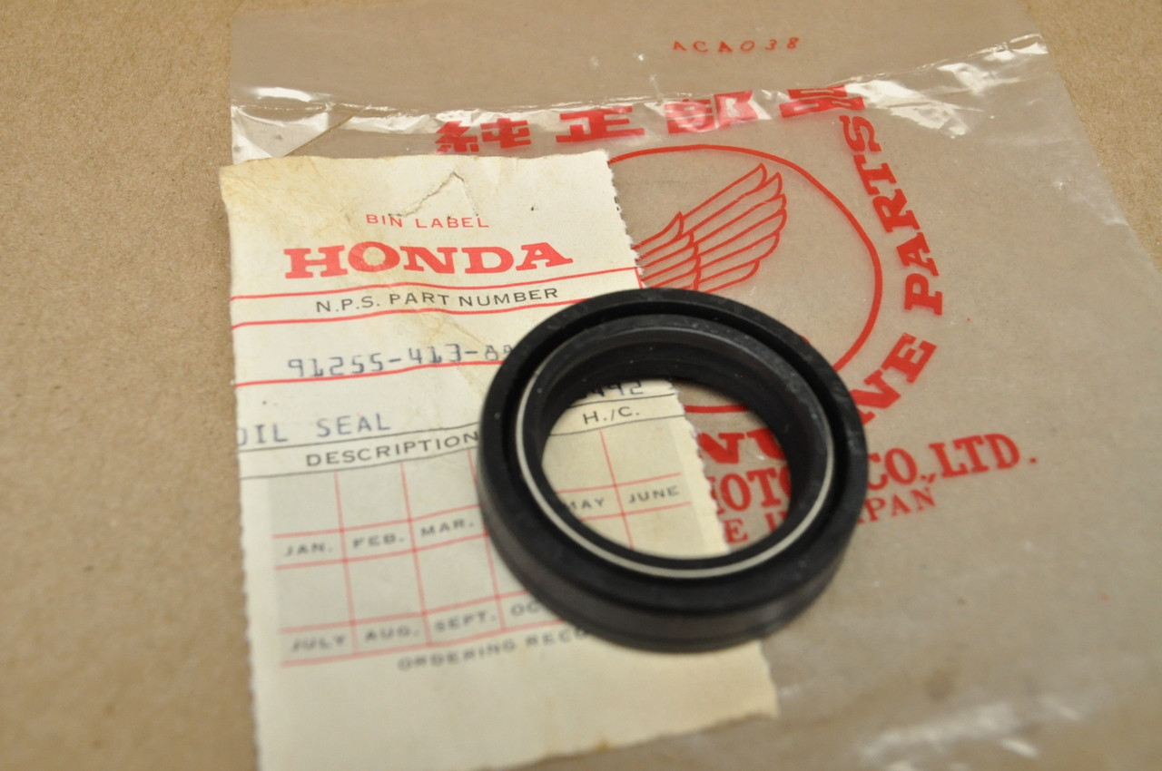 NOS Honda CB360 CB400 F CB400A CB400T CM400 CR80 CX500 Oil Seal 91255-413-881