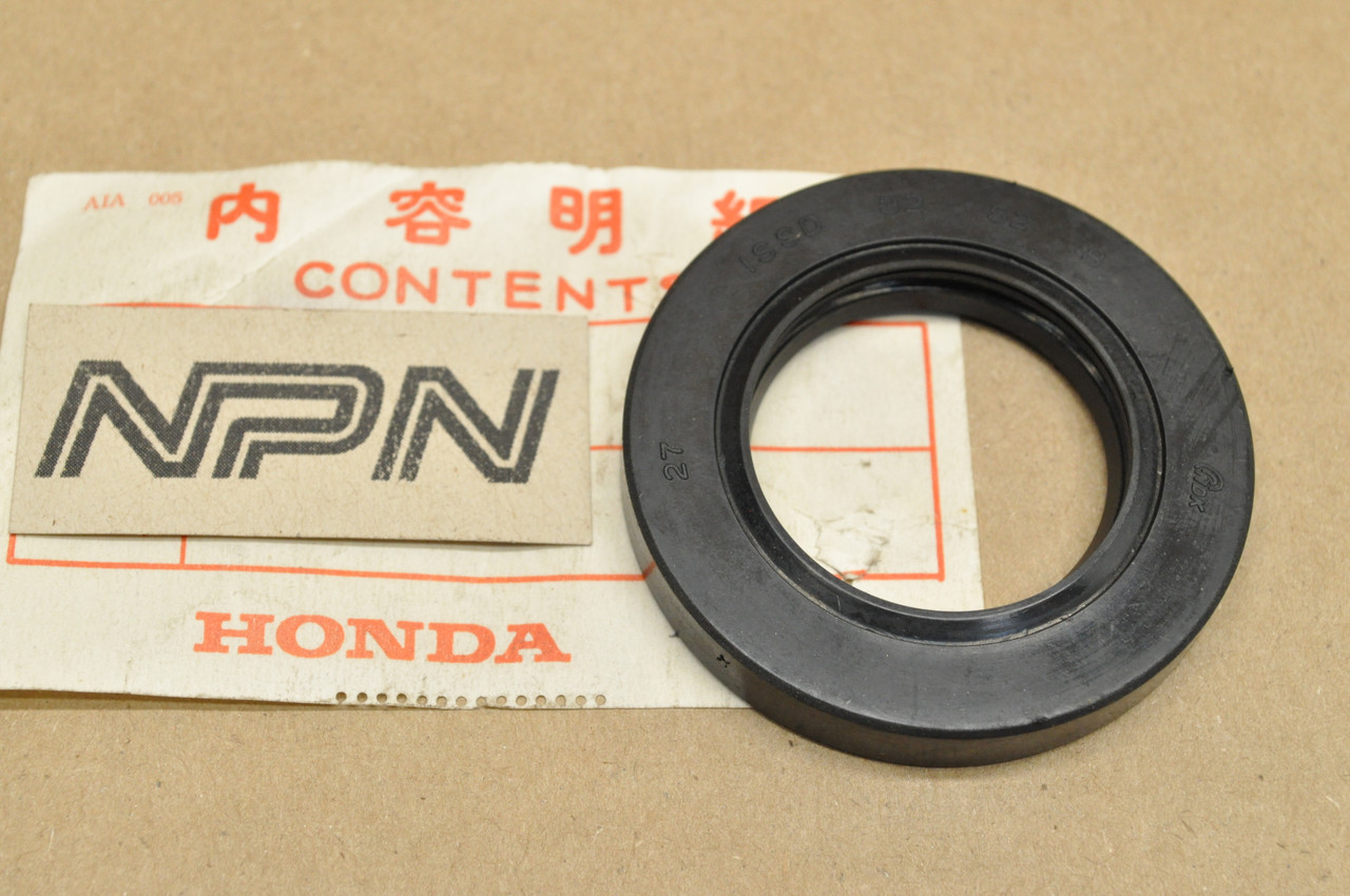 NOS Honda CA72 CA77 CL77 CL72 Rear Wheel Drive Flange Dust Seal 91253-250-000