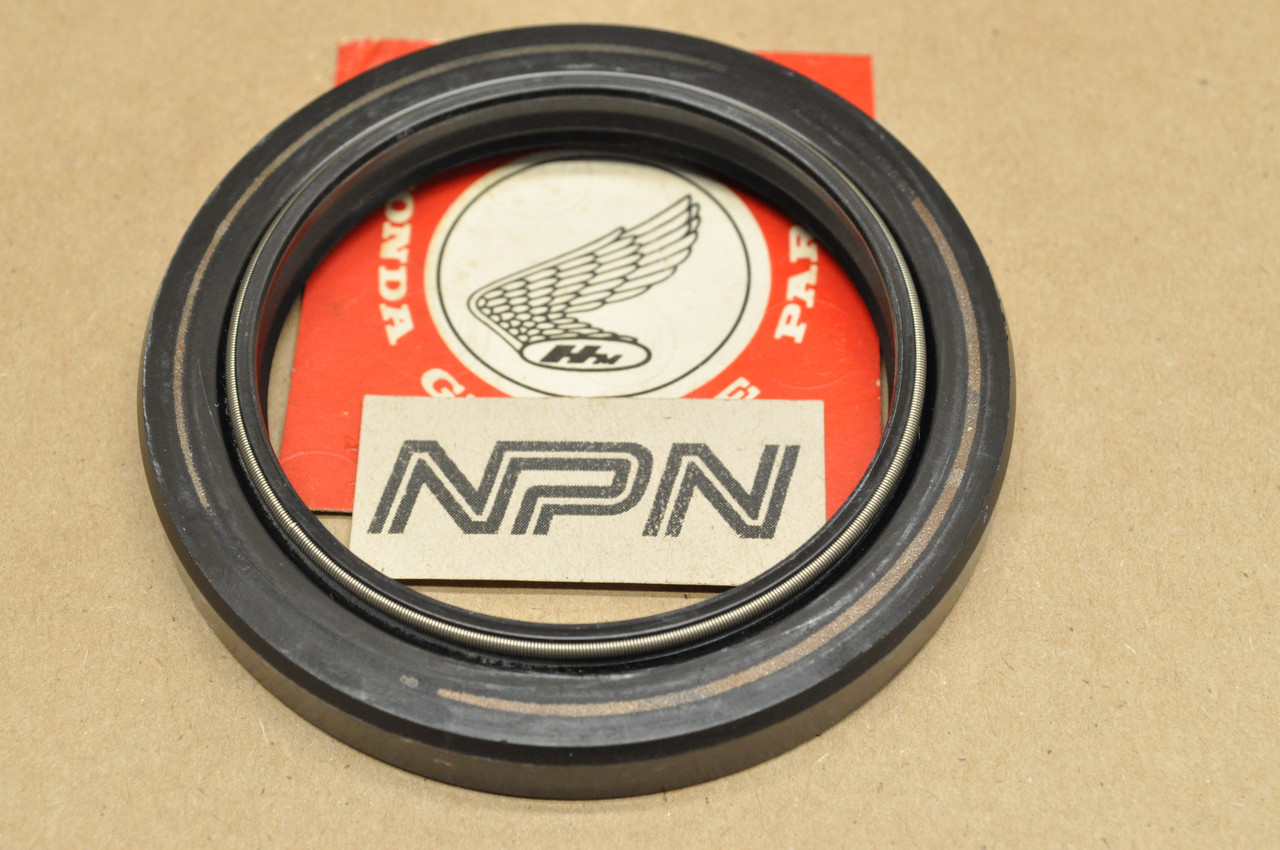 nos-honda-cbx-gl500-silver-wing-vf1100-rear-shock-absorber-oil-seal