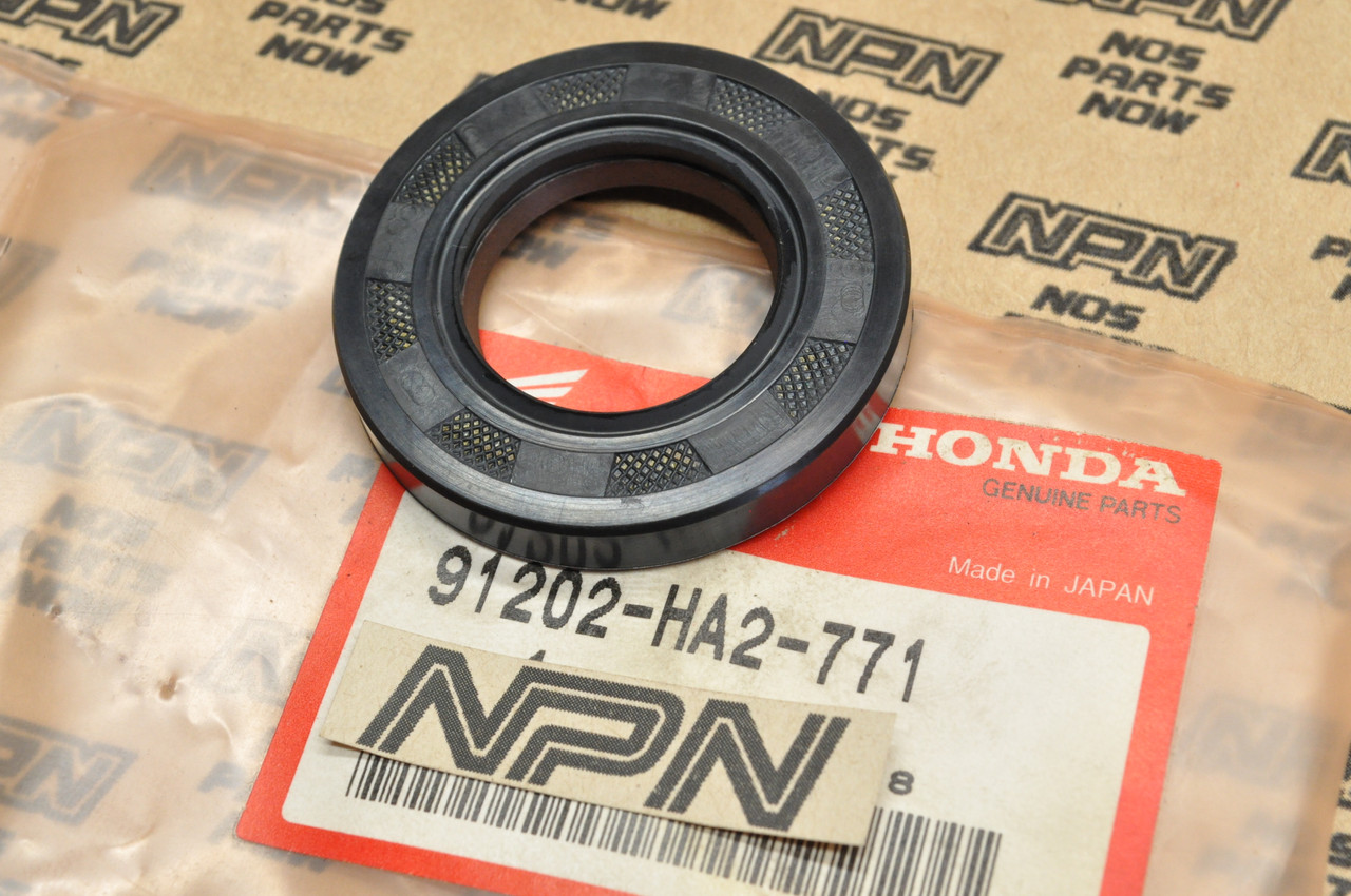 NOS Honda ATC250 R CR250 R TRX250 R Right Crank Case Oil Seal 91202-HA2-771