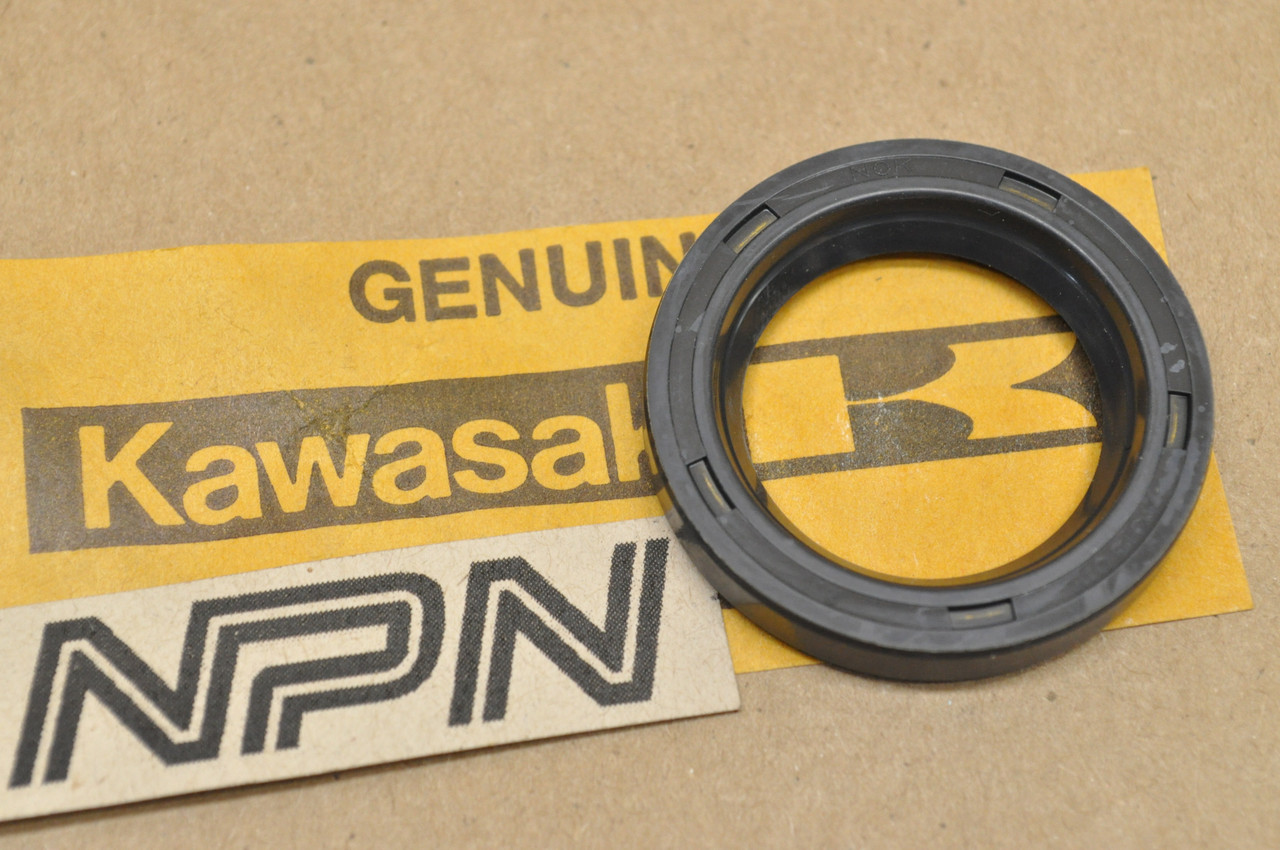 NOS Kawasaki G3 KD125 KDX175 KE100 KH100 KX125 KX80 MC1 Oil Seal 92050-013