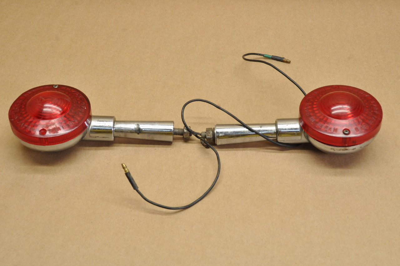 Vintage Used OEM Yamaha DT125 XS500 XS650 XS750 Red Turn Signal 444-83340-71-93