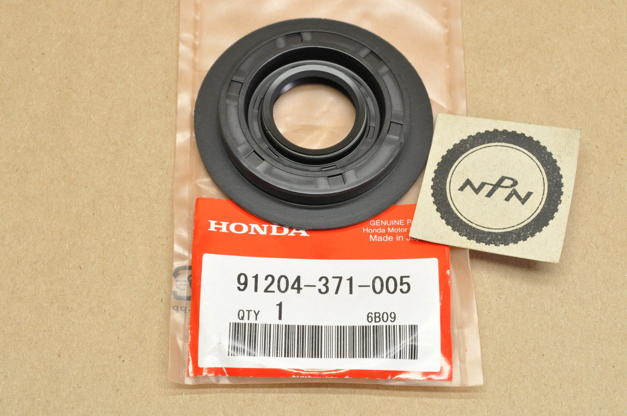 NOS Honda GL1000 GL1100 GL1200 Gold Wing Rear Case Cover Oil Seal 91204-371-005