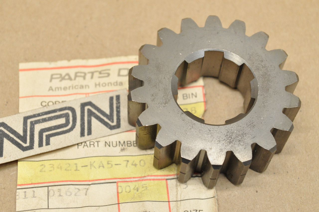 NOS Honda 1984-85 CR500 R Main Shaft Second 2nd Gear 18T 23421-KA5-740