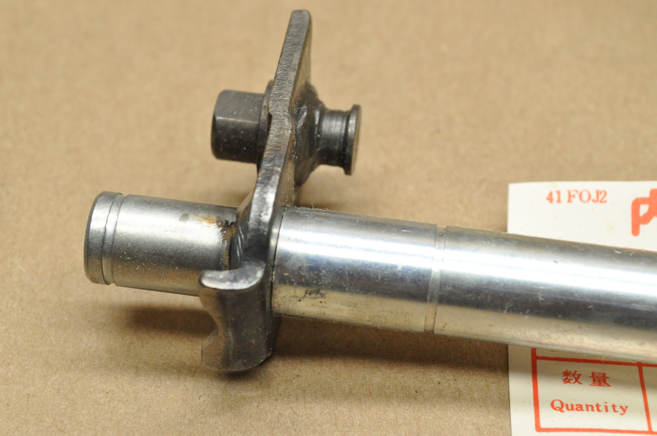 NOS Honda CB100 CL125 SL100 SL125 XL100 XL125 Shift Spindle Shaft 24610-107-760