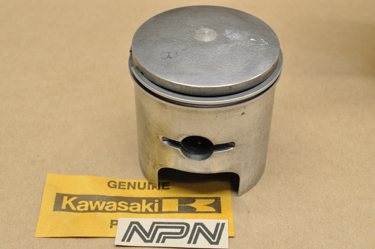 NOS Kawasaki  F7 Standard Size Piston w/ Rings