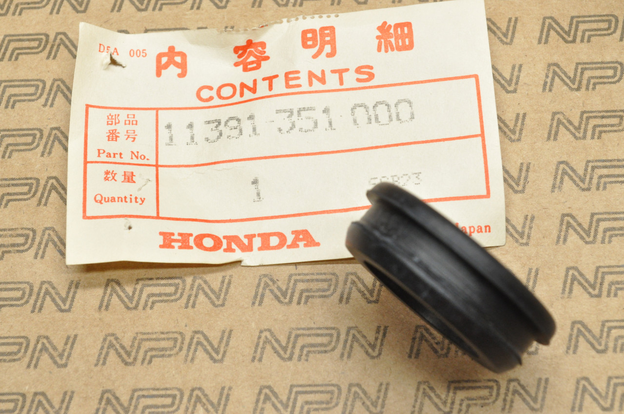 NOS Honda ATC110 ATC70 TRX70 Chain Cover Adjustment Hole Cap 11391-351-000