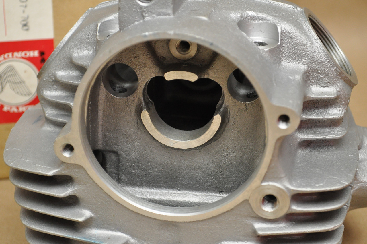 NOS Honda CB100 K0-K2 CL100 K0-K2 SL100 K0-K3 Cylinder Head 12200-107-700