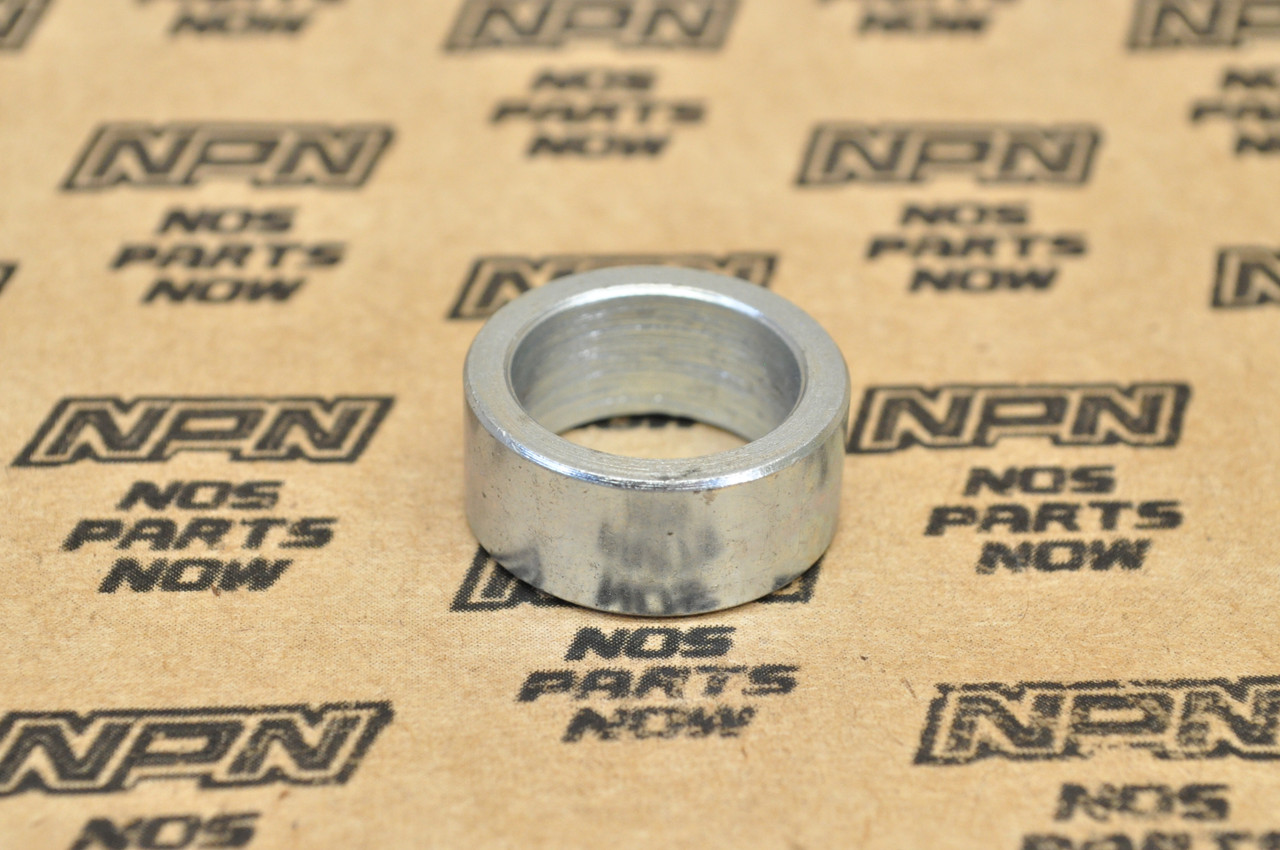 NOS Honda C100 C102 C105 T C110 Rear Axle Sleeve Collar 42304-001-010